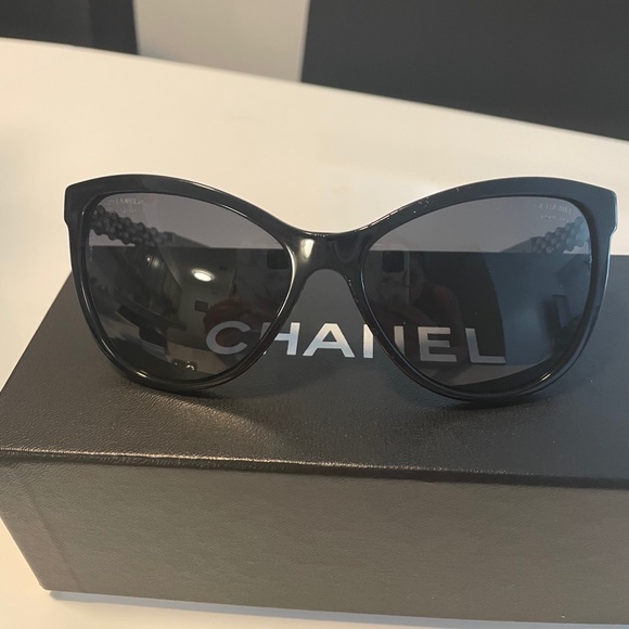CHANEL SUNGLASSES - Picture 2 of 9